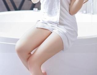 GIRLT果团网 – 瞧，甜Abby的裤里丝图包，让我有点想问她怎么做到的。