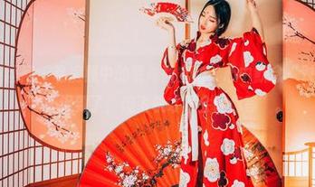 GIRLT果团网 – 私房照中的裴希西空姐，心中默念“对不起，我今天迟到了，但飞机才不会让你等”。
