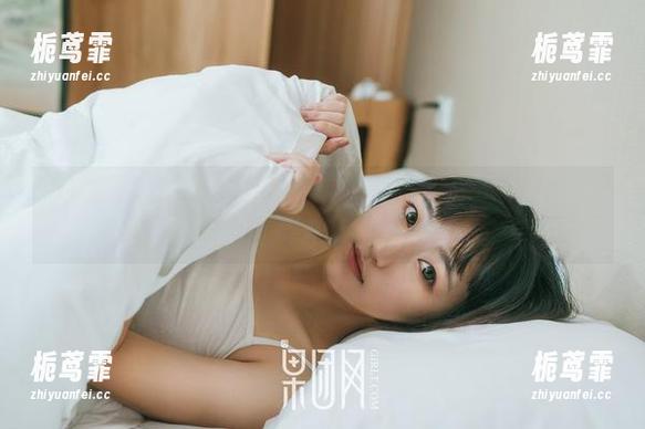 GIRLT果团网-黄歆苑 GIRLT果团网 - 这礼服真让人移不开眼睛,黄歆苑,你适合当这些作品的代言人吗?
