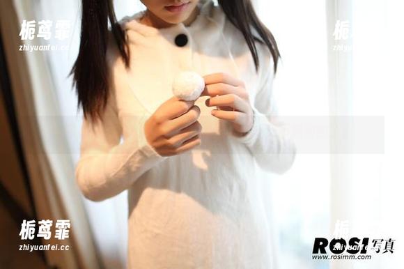 ROSI 资源加持,ROSI学姐的写真能让你一天不瞄别的了?