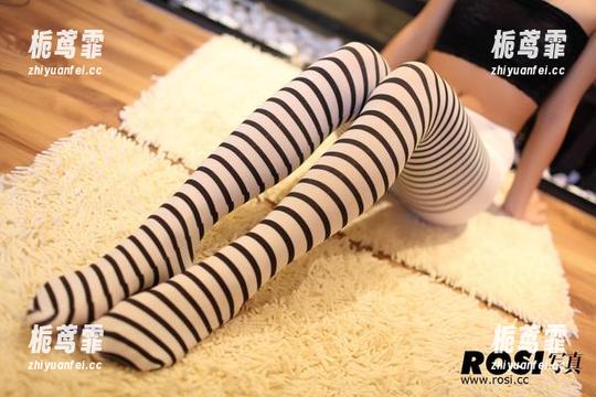 ROSI泳衣私房图包：迷失在色彩与线条的交融里。