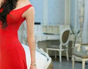 TuiGirl推女郎 – 作品鉴赏：王依萌和她的礼服，太容易让人分心