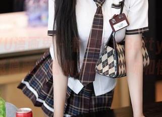 XIAOYU语画界 – 看周思乔Betty的私拍，寻觅隐藏在瑜伽里的小趣味和悸动。