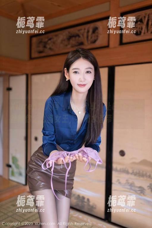 Xiuren秀人网 - 高清分享：让Egg尤妮丝教你怎么当女王，连喝水都带着优雅。