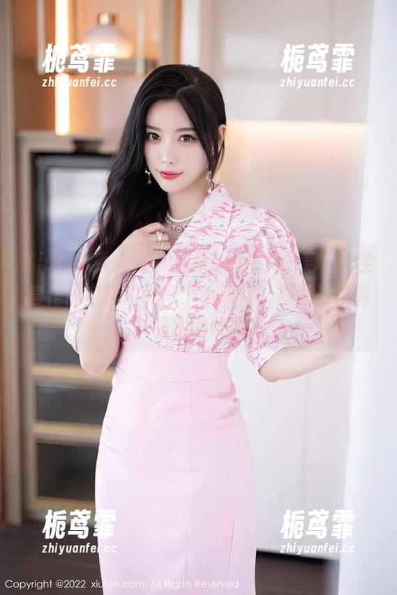Xiuren秀人网-加朵babe Xiuren秀人网 - 加朵babe女王驾到,全套作品中透露的每个小动作,简直是教科书级别的优雅!