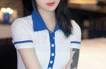 Xiuren秀人网 – 小夕Kitty的私房之旅：御姐天团来了，放开那个小包包