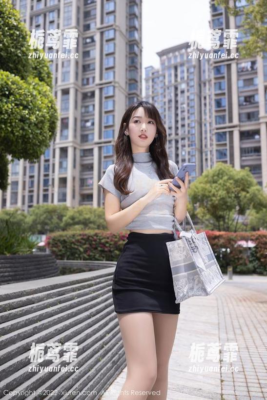 Xiuren秀人网-小薯条nienie Xiuren秀人网 - 从头到脚的随意,小薯条nienie这套自拍写真不设限