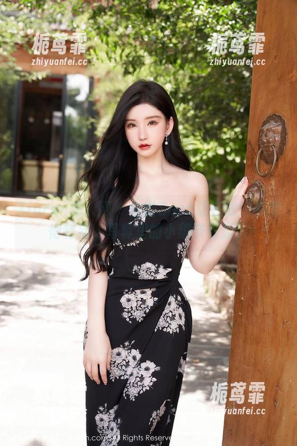Xiuren秀人网-白微Sera Xiuren秀人网 - 白微Sera让在线短裤变得特别,写真里的小细节好烦人