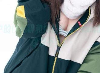 照片中的けん研和她的礼服，cos的灵感你想不到！