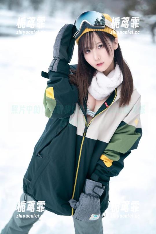 照片中的けん研和她的礼服，cos的灵感你想不到！