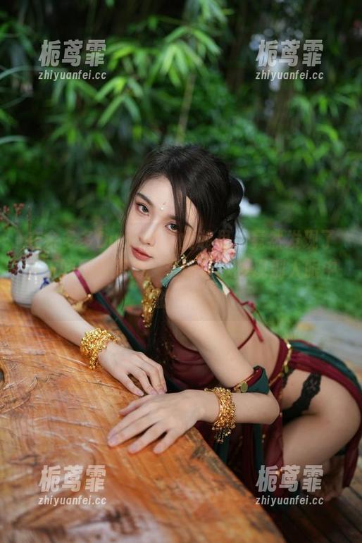 在余多多Dudu的职业装里，竟然发现了真正的职场潜力，套图让我发现别人眼中的她！