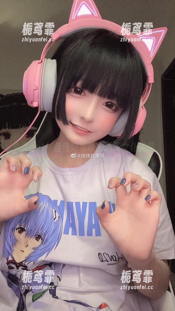 免费get！佳佳好难啊的透明女仆美照，清新到你真想带她回家做个法式早餐。