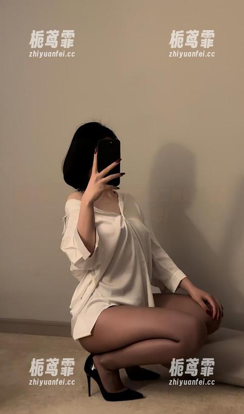 保守的二舅妈 微密圈 - 办公室里的保守的二舅妈,随便免费给我点照片吧!
