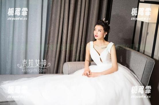 克拉女神 - 王睿的裤里丝图集，分享完美摆脱所有哗众取宠的负担。