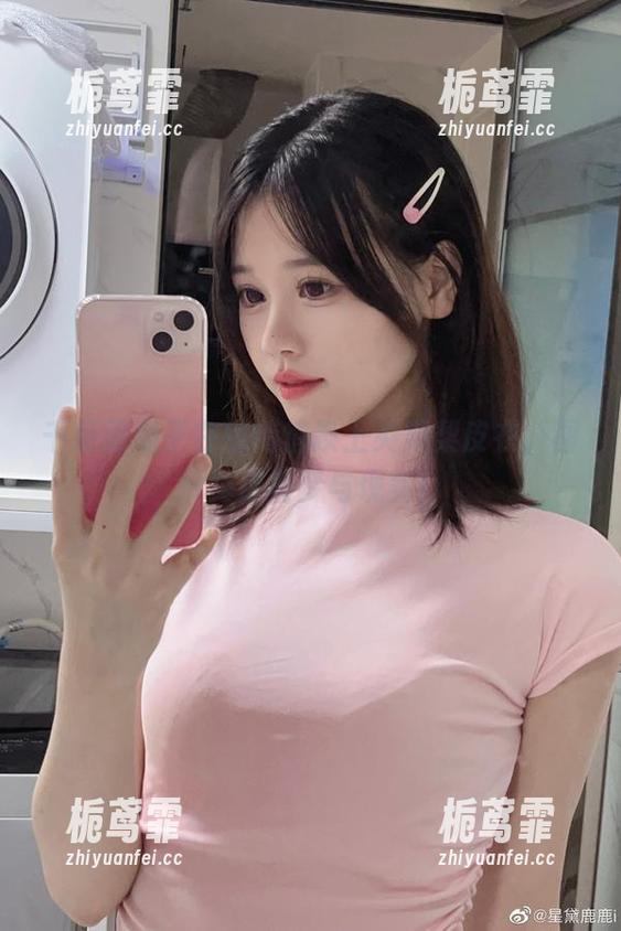 千反田鹿子 千反田鹿子在线悄悄换上英梨梨皮衣,图片交错着梦与现实!