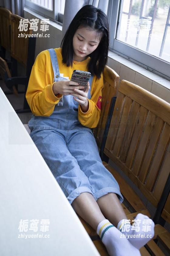 南国足艺 - 脚香不香？沫沫的美脚套图等你来投票，别再犹豫了！