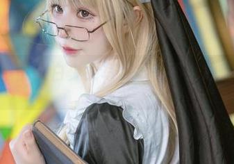 叉子宝宝的蓝白少女写真，一不小心就出戏了。