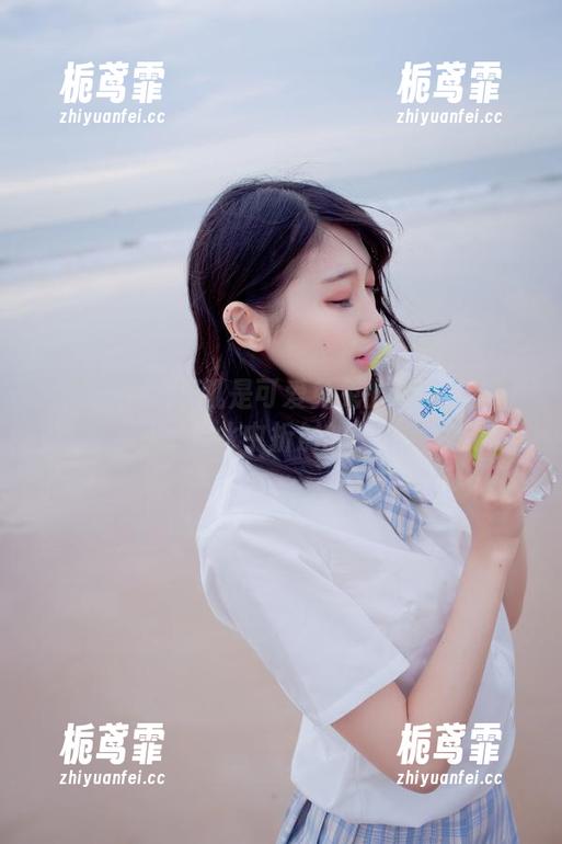 最新力作：周叽是可爱兔兔的写真集《圣人惠水着》，水中折射的，不只是光。