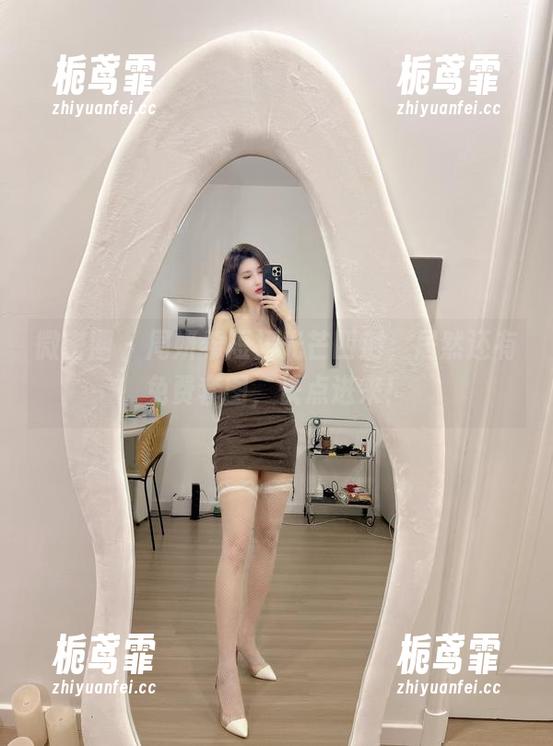 微密圈 - 周妍希短裙光芒四射，居然还有免费套图，快点进来！
