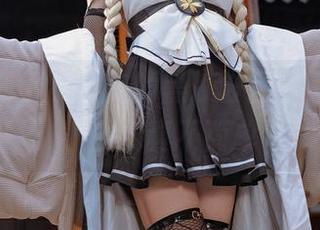 沉醉在咬人小小兔的黑凌波里，写真中的小剧场真不简单
