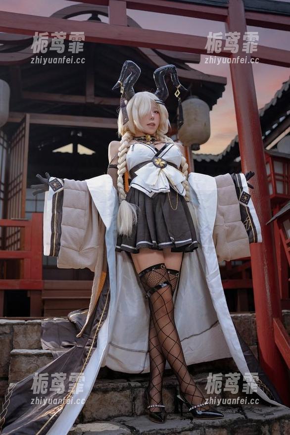 咬人小小兔 沉醉在咬人小小兔的黑凌波里,写真中的小剧场真不简单