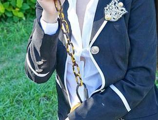 嗲囡囡 – 芷儿Momoko的女仆写真，我突然觉得屋子里的扫帚都变得妩媚了…图片里的小细节太让人分心了！