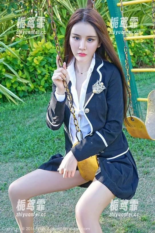 嗲囡囡 - 芷儿Momoko的女仆写真，我突然觉得屋子里的扫帚都变得妩媚了...图片里的小细节太让人分心了！