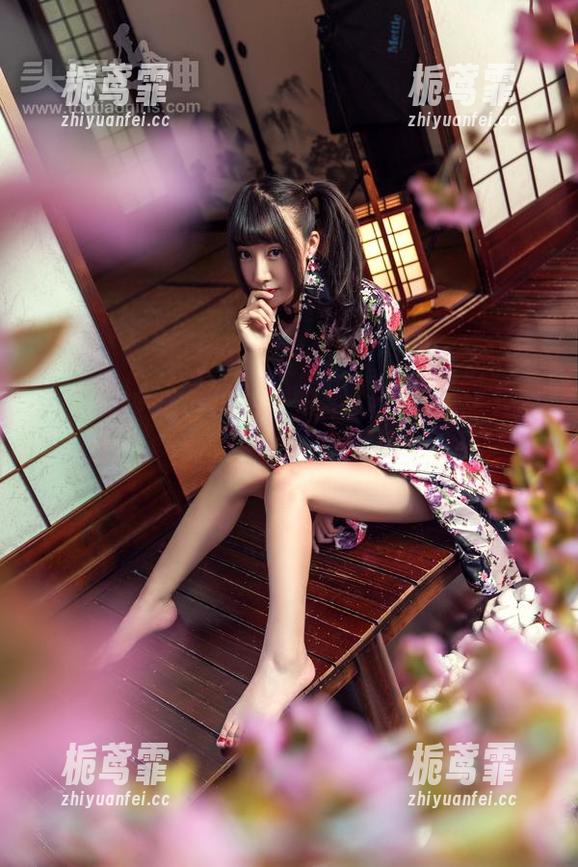 头条女神-信悦儿 头条女神 - 信悦儿的学生服,有些想下载的冲动,免费获取吗?
