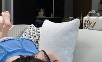 微密圈 – 当学妹遇上奔跑的晶骡儿的私拍，大概就是你无法拒绝的选择吧。