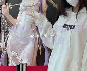 好家伙，看妖君白研COS的FATE弓凛，真想多下载几份！