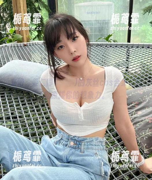 来吧，姜仁卿(강인경)的灰丝cos合集，轻松撩拨你的想象力。