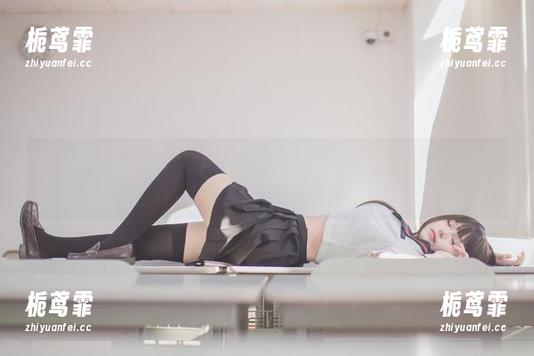 宅夏yoko最新的美腿作品，惊到了我——是腿临时接了个仙女的吧？恨不得拜她为师！
