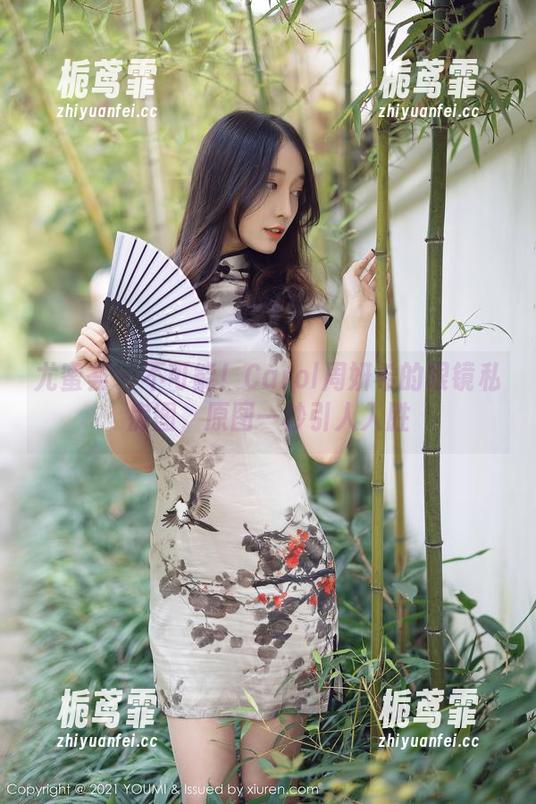 尤蜜荟 - 不可能！Carol周妍希的眼镜私房图，原图一秒引人入胜