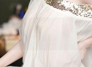 尤蜜荟 – 土肥圆Iris的写真：那些美到不想相信的脚丫子，咋能这么完美？