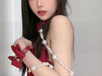 好吧，布丁大法的黑白套图分享，虽然让我有些摸不着头脑，但总好奇。