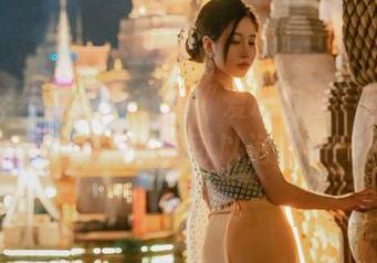 听说年年Nnian最新“爱心泡泡”照片全集，泡泡多到可以泡澡了！