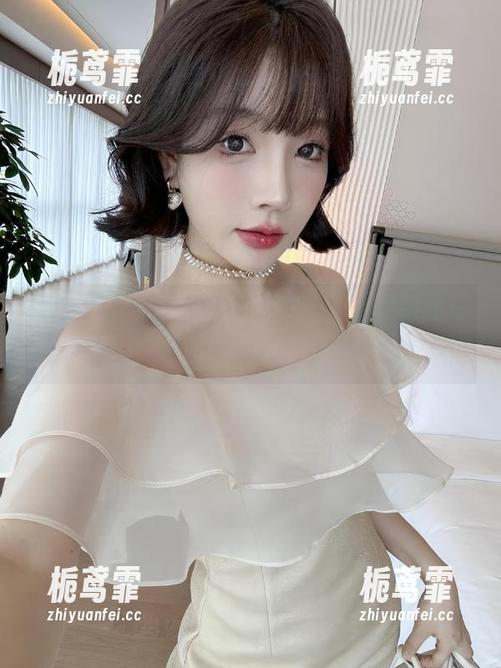 微密圈 - 女仆若即若离，徐莉芝定制的写真，噢，明白你们这一季的心思了