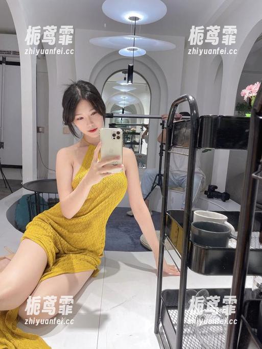 抖娘利世 抖娘利世的写真分享—红旗袍的诱惑,你抵挡得住吗?