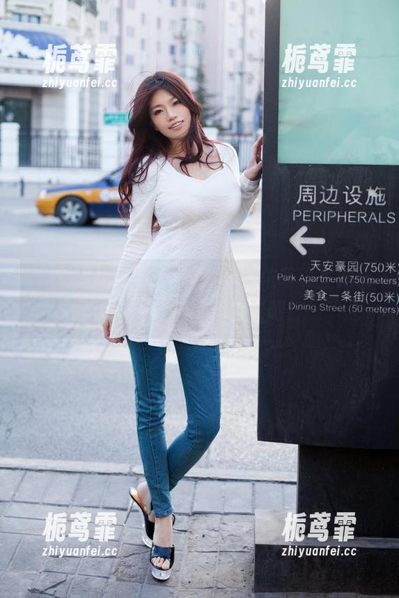 推女郎 - 白裙的舞动，赵惟依写真里的清新气息，壁纸来一张吧！