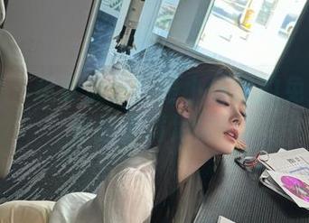 微密圈 – 想要快乐？是小逗逗的免费天使作品来满足你！