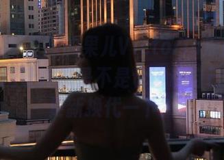 微密圈 – 圣诞的果儿Victoria原图，光影的运用让我想是不是也该让自己的穿搭更新换代一下？