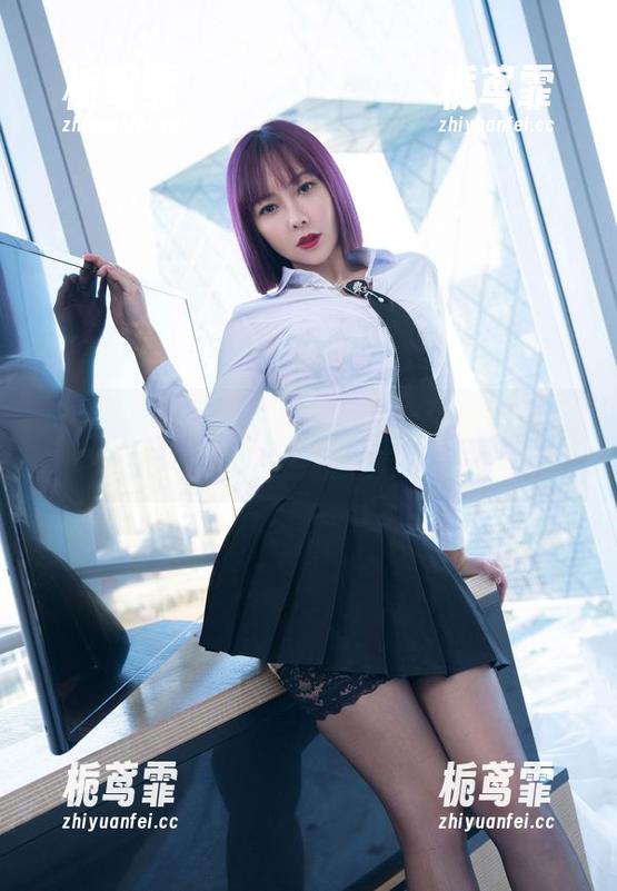 微密圈 - 果儿Victoria的家中奇遇——谁说居家写真资源不能有点乐？