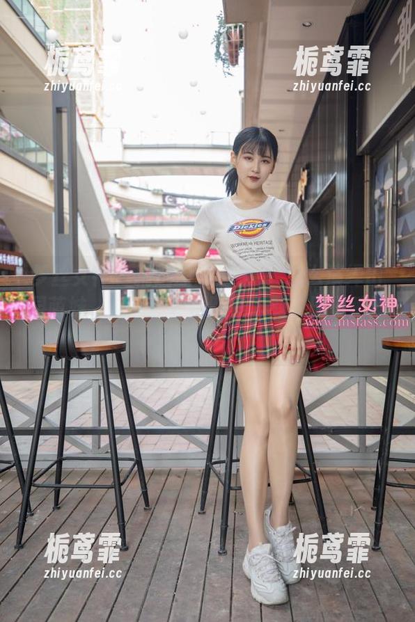 梦丝女神 - 精选原图：看玥玥怎么演绎田园萌妹，从“户外探险家”到“田里蹦迪”