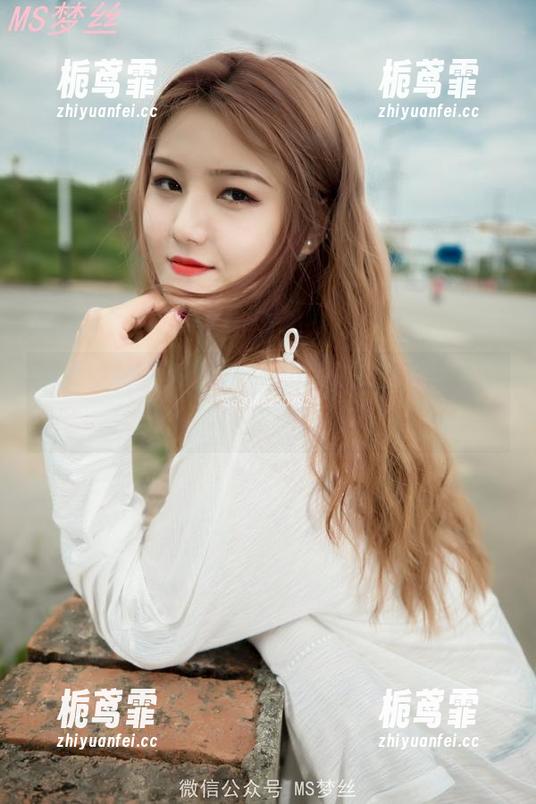 梦丝女神-雪馨 梦丝女神 - 雪馨学妹的原图大赏,甜蜜又带点懵懂。