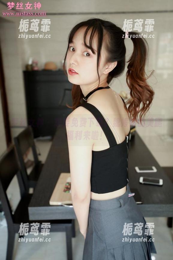 梦丝女神 - 想要免费下载？魏婷婷的美腿福利来啦！