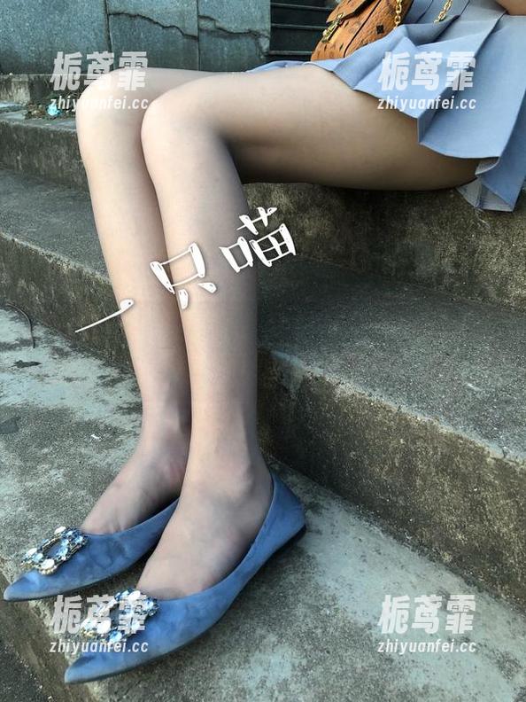 微密圈 - 美图来了！梦里一只喵又给我撩到了一波，白色吊带袜也是够了哦！