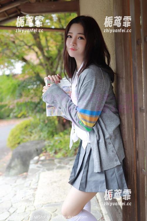 模范学院 - 精选桃香子女王写真——当皇室气质撞上平民“幽默”，画面太美我不敢看！