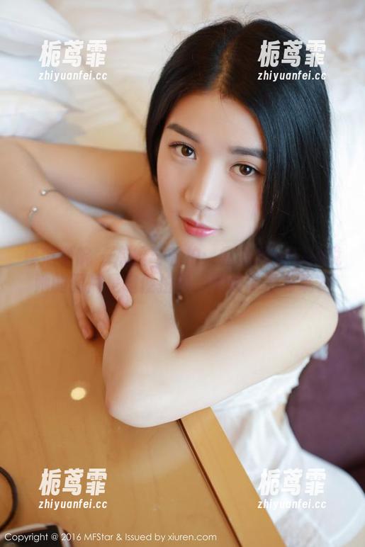 模范学院-露露Andrea 模范学院 - 灰丝与私拍:露露Andrea说她的图片是随便拍的,究竟有没有呢?