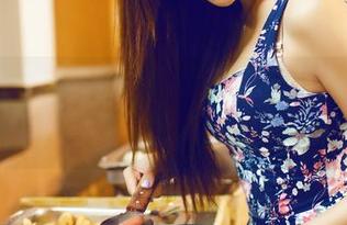 爱蜜社 – 芝芝Booty女王的私拍：她的腿是我的国王，合辑都在这儿！