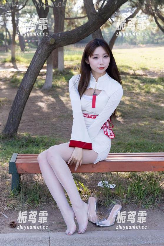 物恋传媒 - 菜菜的“学妹”美图，感觉像是在校园里溜达，想问这学妹有啥秘籍吗？